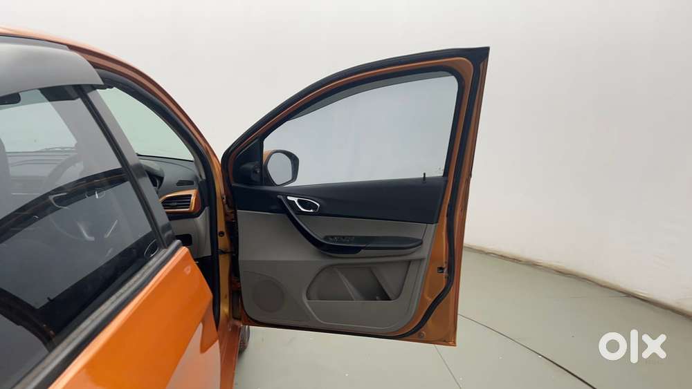 Tata Tiago Xza, 2017, Petrol