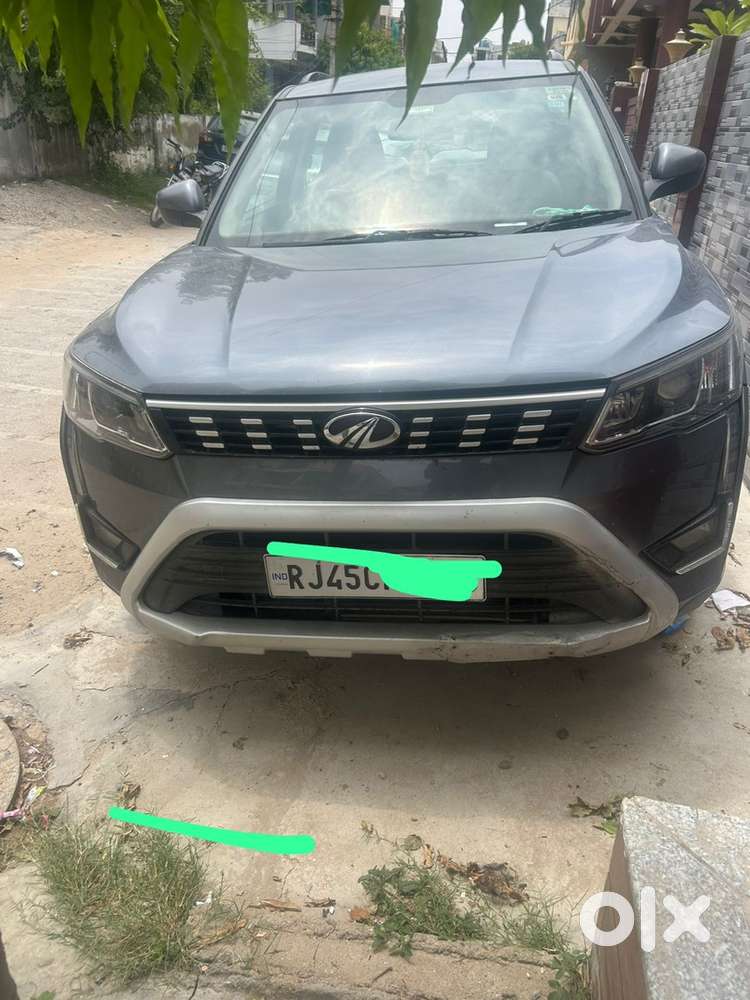 Mahindra Xuv300 W6 Diesel 2022  First Owner  Sunroof  28,000 Km