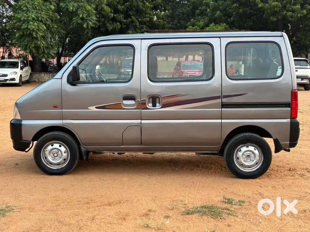 Cng Gas Oetrol. Eeco Van Lpg