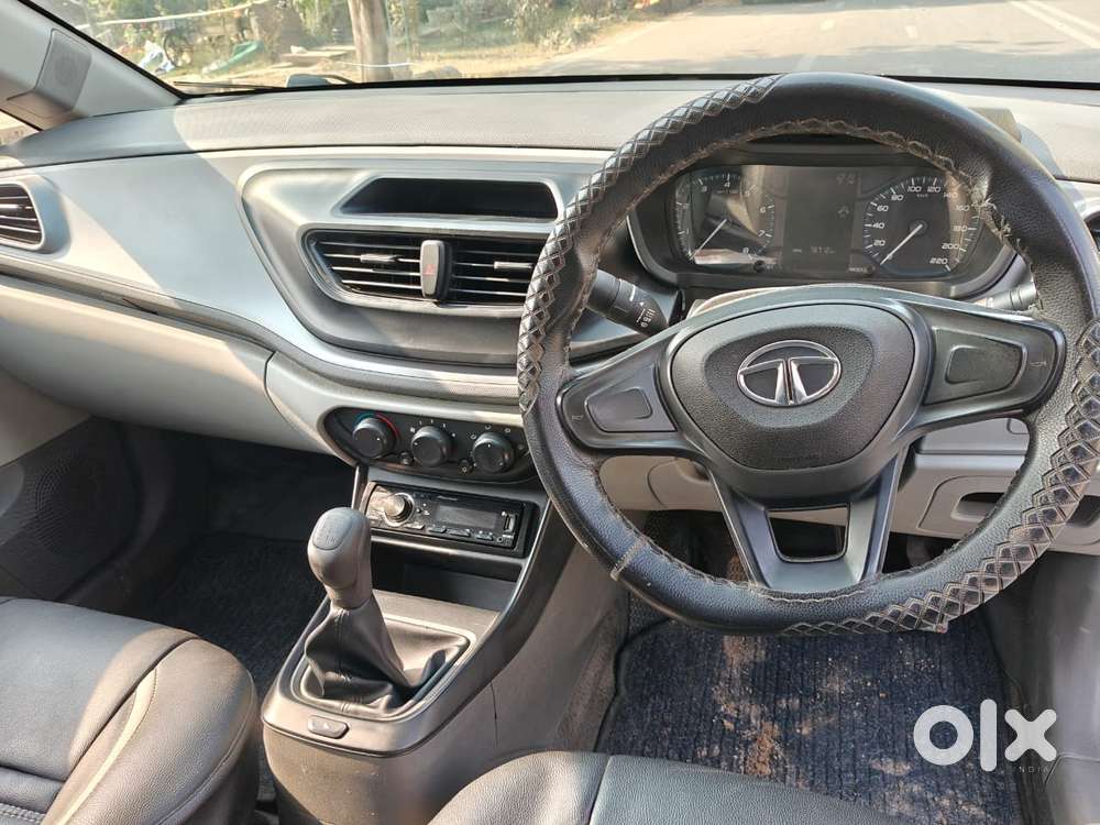 Tata Altroz 1.2 Xe, 2020, Petrol