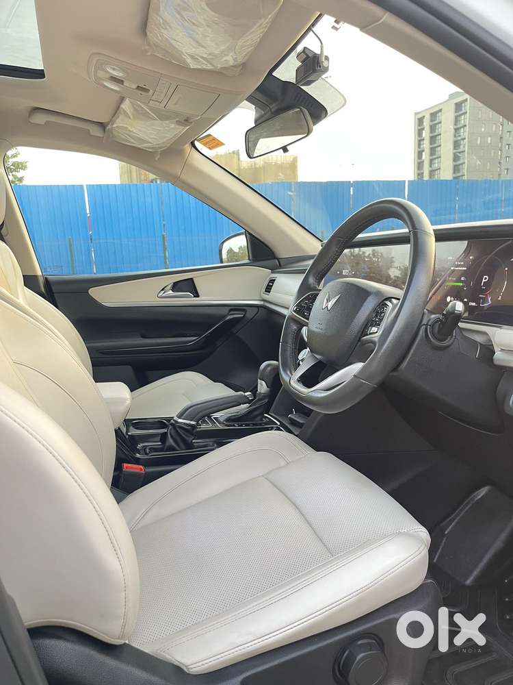 Mahindra Xuv700 2.2 Ax 7 Diesel At Str, 2024, Diesel