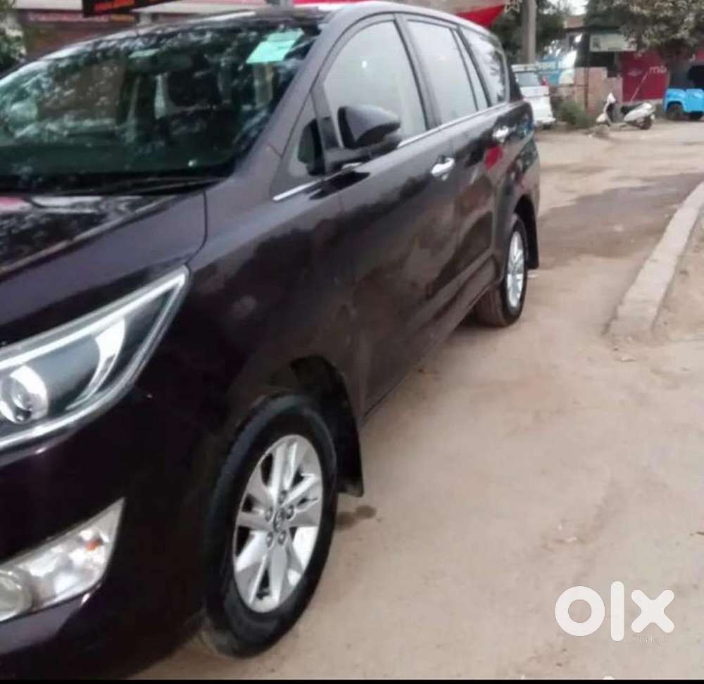 Innova Crysta  2.4v