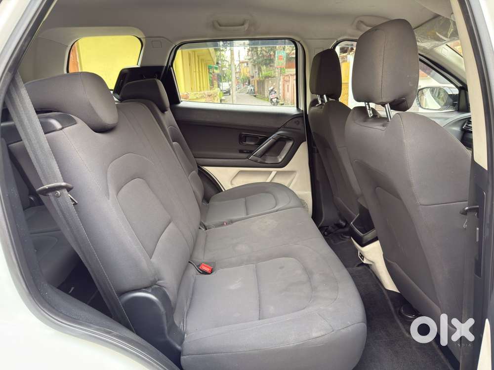 Tata Safari Pure, 2023, Diesel