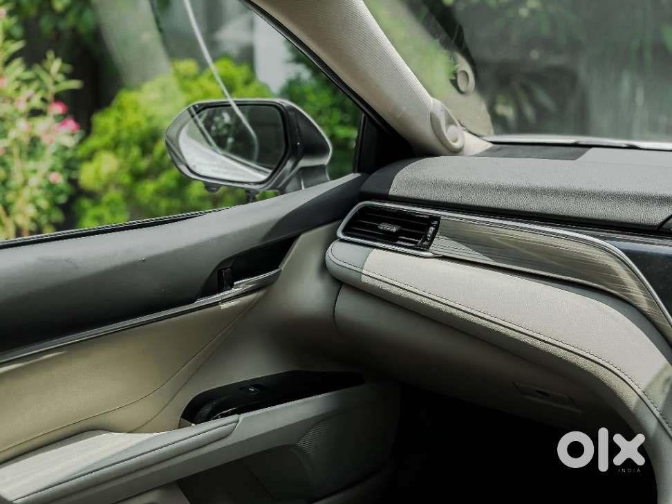 Toyota Camry [2019-ongoing] 2.5 Hybrid, 2019, Cng & Hybrids