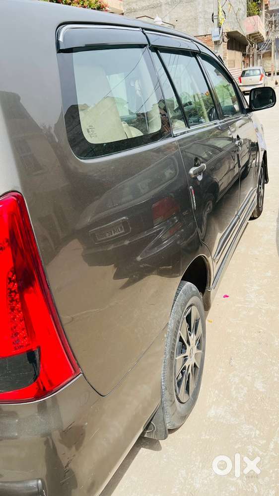 Excellent Condition Toyota Innova 2015 Diesel 83000 Km Driven