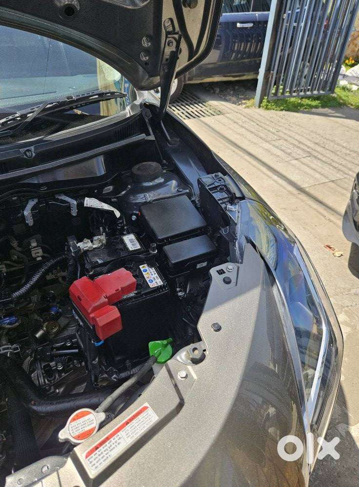 Maruti Suzuki Swift 1.2 Vxi (o), 2024, Petrol