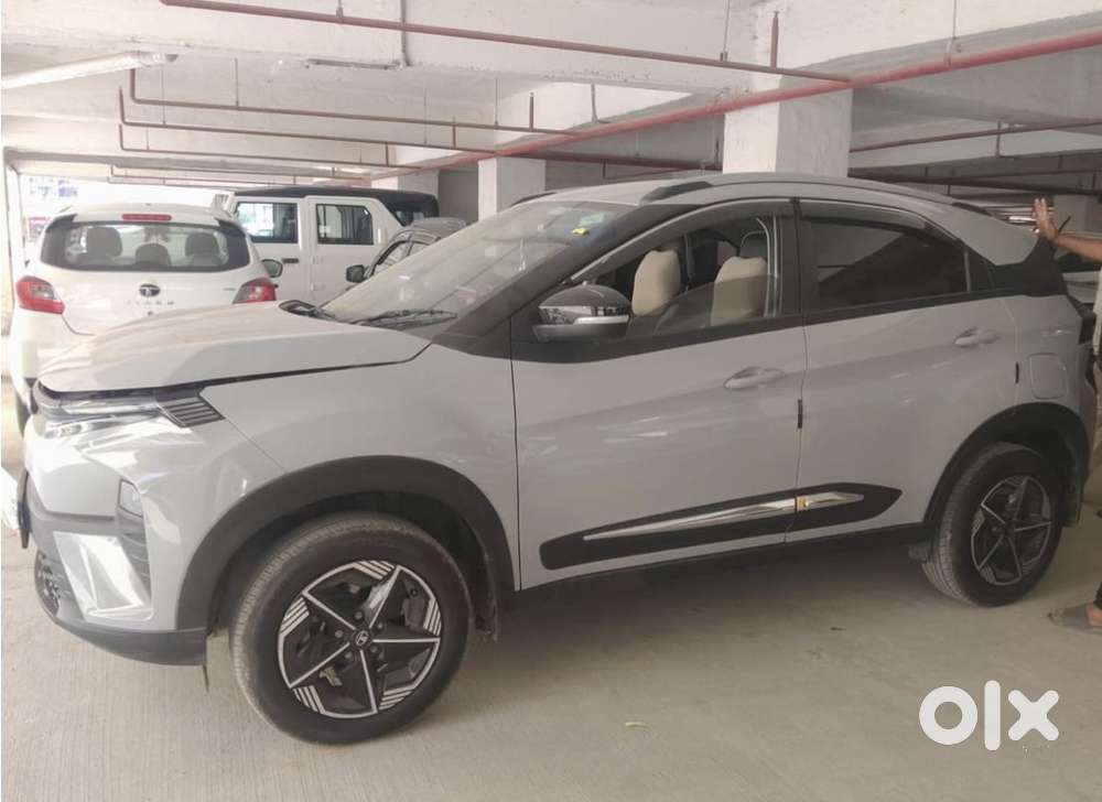 Tata Nexon Pure 1.2 S Revotron Petrol 6 Mt, 2025, Cng & Hybrids