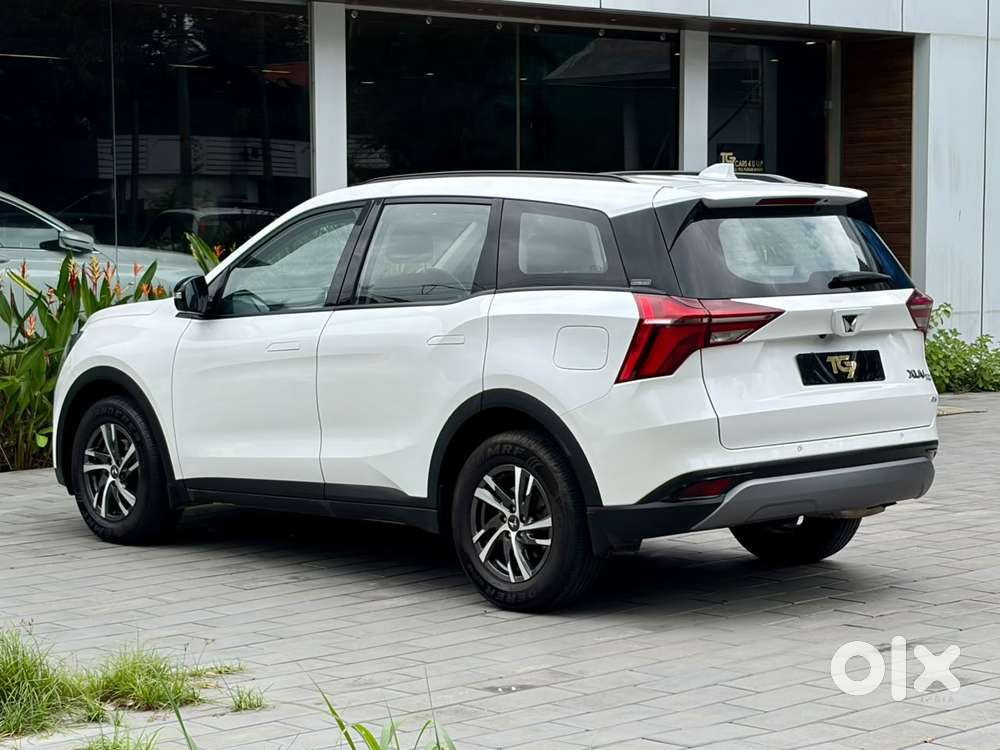 Mahindra Xuv700 2.0 Ax 5 Petrol Mt 7 Str, 2022, Petrol
