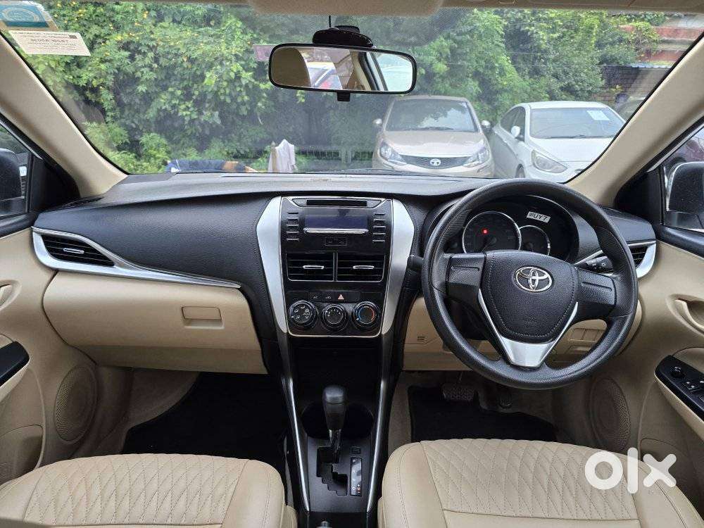 Toyota Yaris J Cvt, 2018, Petrol