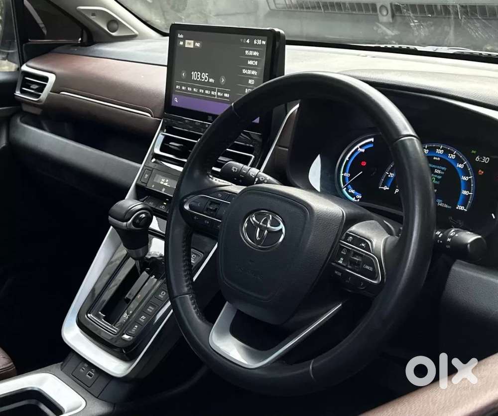 Toyota Innova Hycross 2.0 Zx Hybrid 7 Str, 2024, Petrol