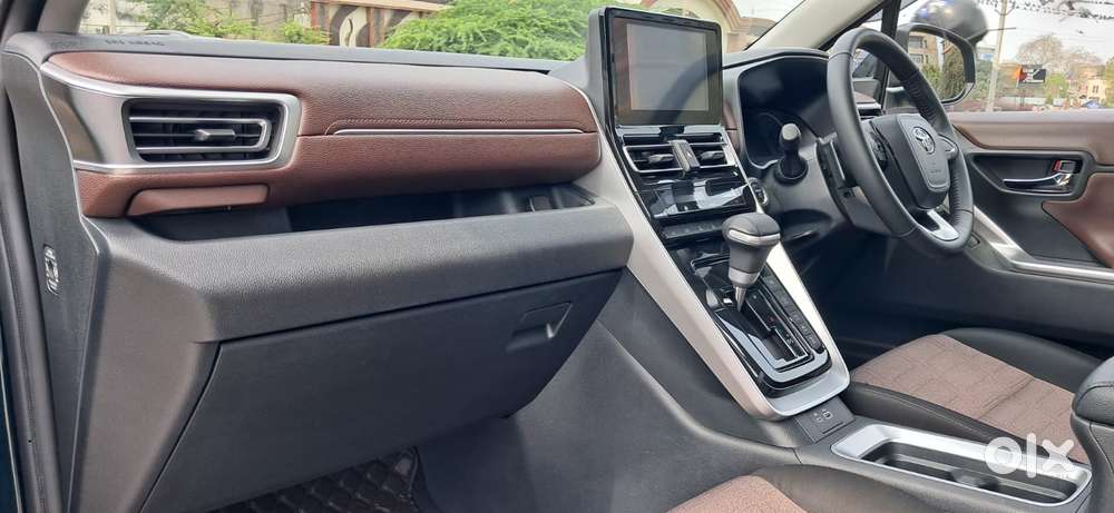 Toyota Innova Hycross 2.0 Vx Hybrid 8 Str, 2025, Petrol