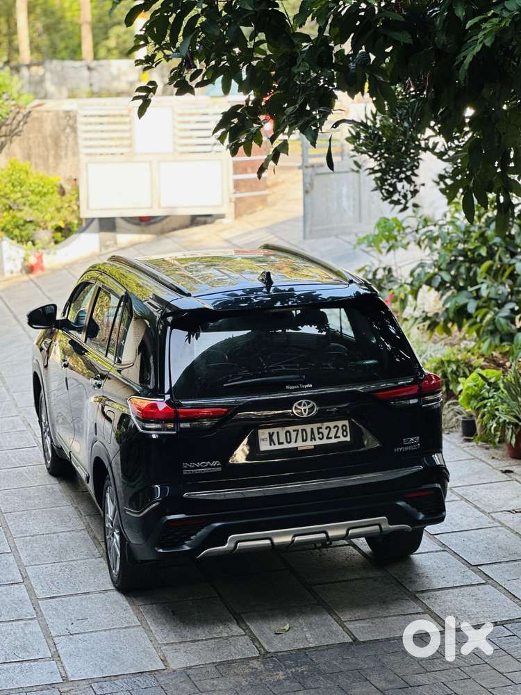 Toyota Innova Hycross 2.0 Zx (o) Hybrid 7 Str, 2023, Petrol