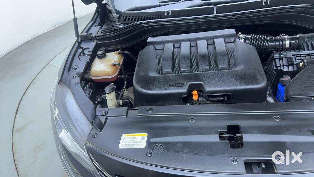 Mahindra Xuv700 2.0 Ax 7 Petrol Mt Str, 2024, Petrol