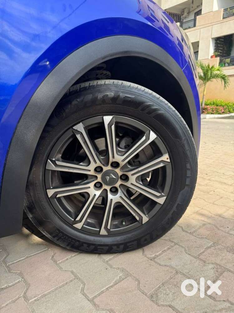 Mahindra Xuv700 Ax7l 6 Str At, 2022, Diesel
