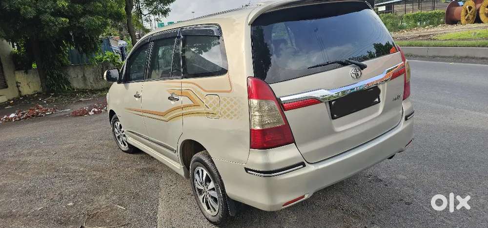 Toyota Innova 2015