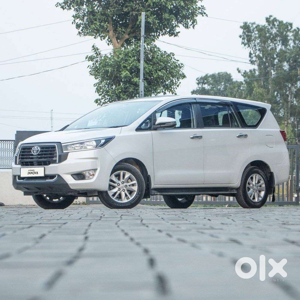 Toyota Innova Crysta 2.4 G Mt, 2023, Diesel