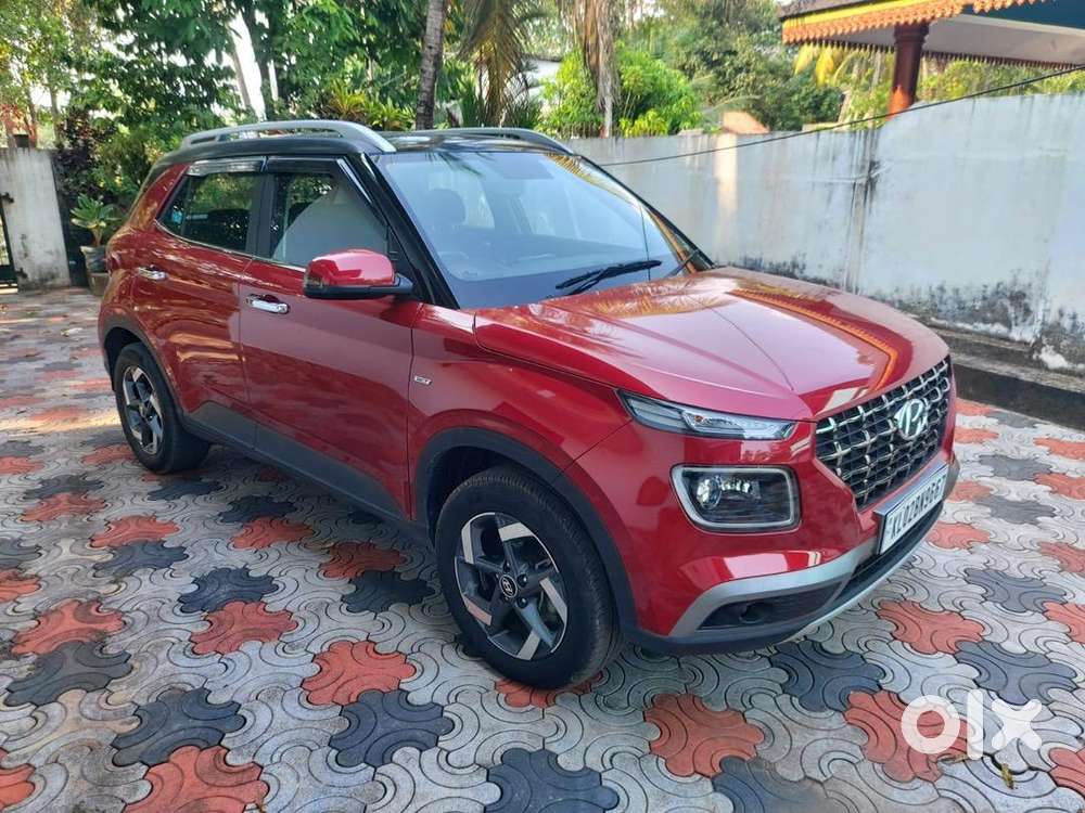 Hyundai Venue Petrol Well Maintained