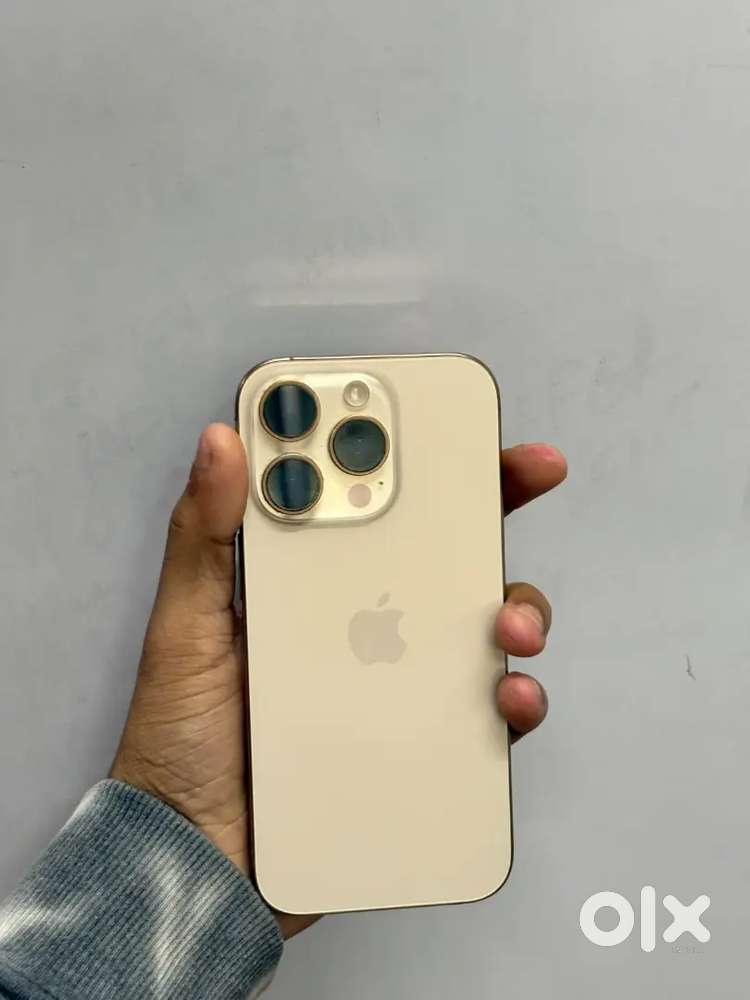 Selling my 6 months old iPhone 16 pro,With bill and box.