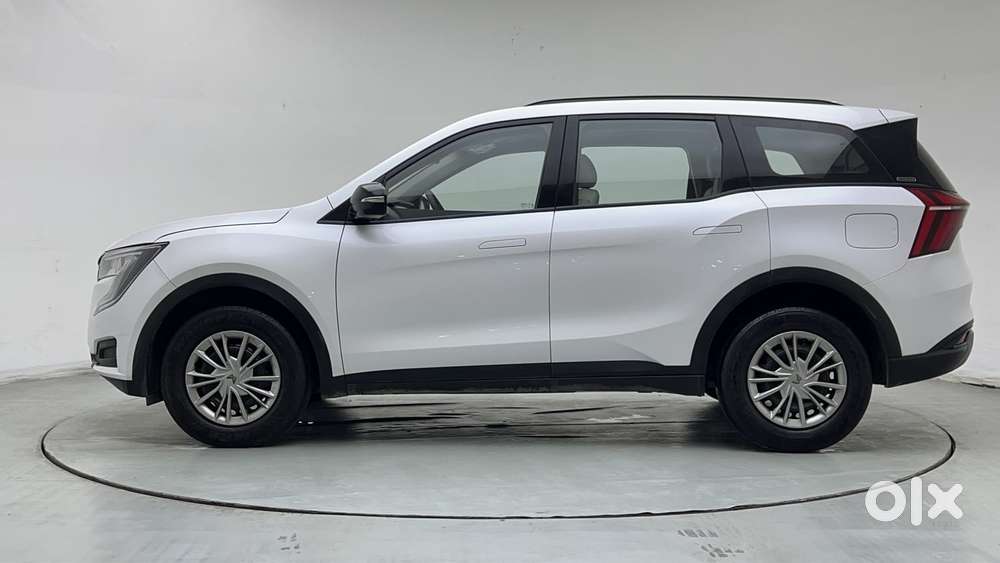 Mahindra Xuv700 2.0 Ax 5 Petrol Mt 7 Str, 2024, Petrol