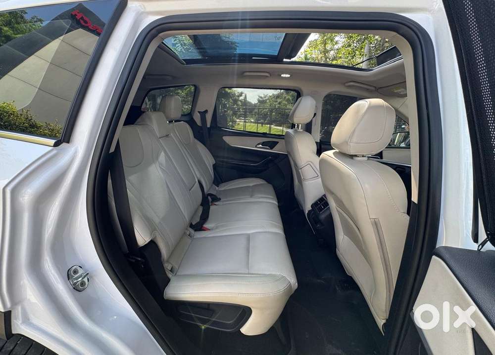 Mahindra Xuv700 2.2 Ax 7 Diesel At Str, 2025, Diesel