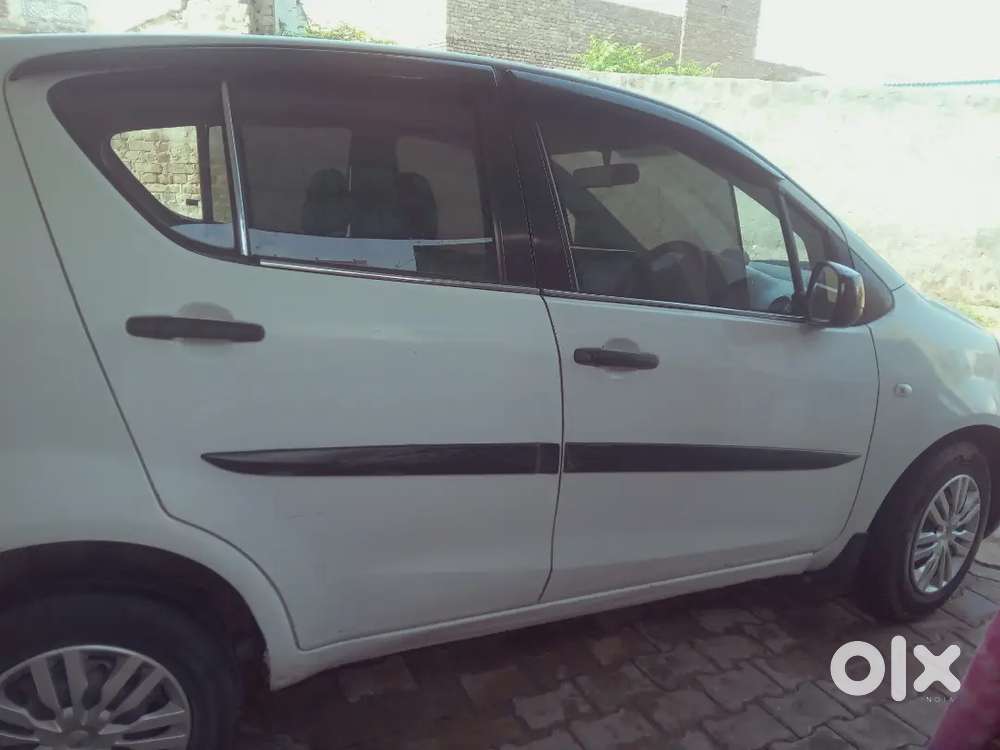 Maruti Suzuki Ritz 2014 Diesel 90000 Km Driven And Car Tyre Was New