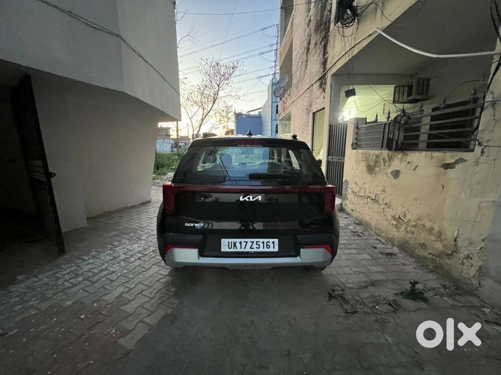 Kia Sonet 2025 Petrol 4900 Km Driven