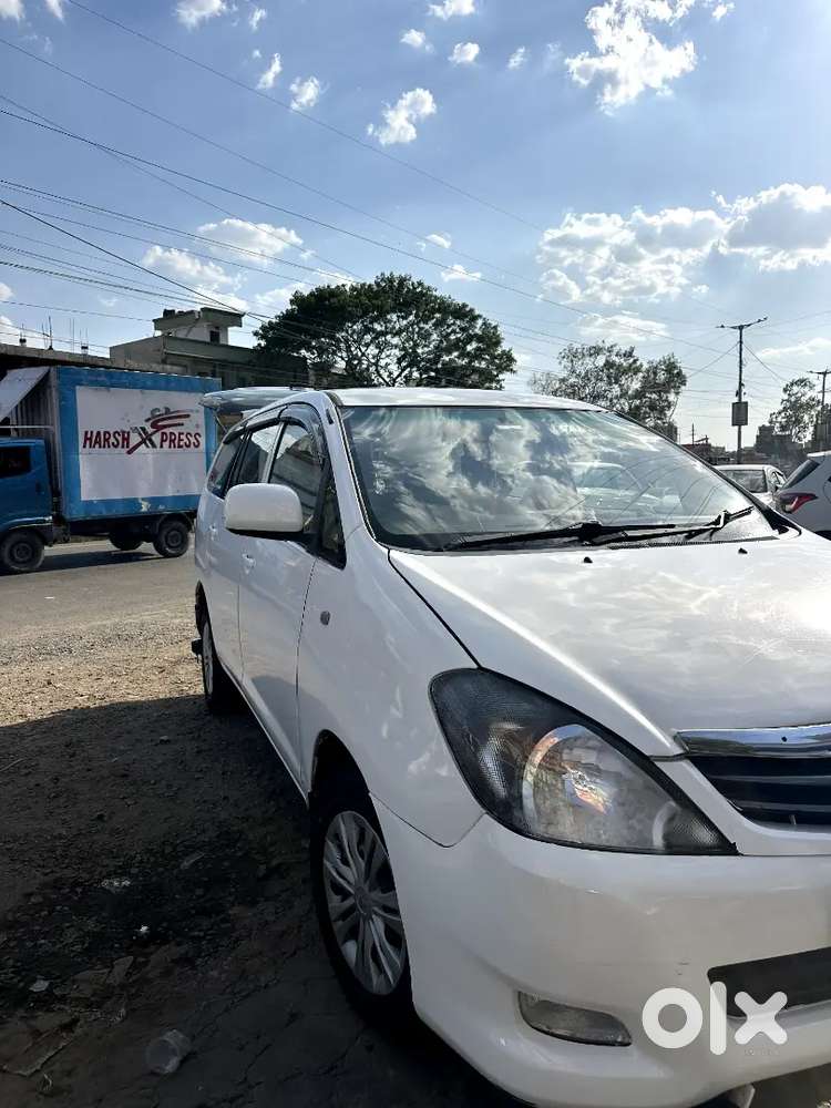 Innova Good Condition 4 Tayr New