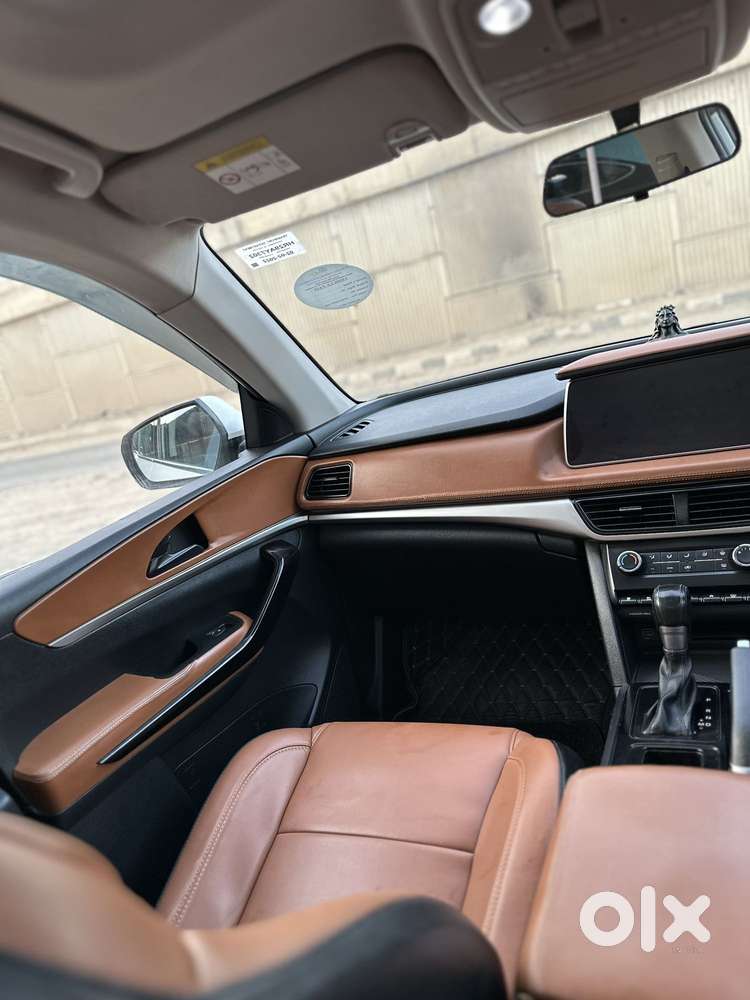 Mahindra Xuv700 2.2 Ax 5 Diesel At Str, 2022, Diesel