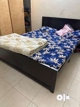 Queen bed store for sale olx