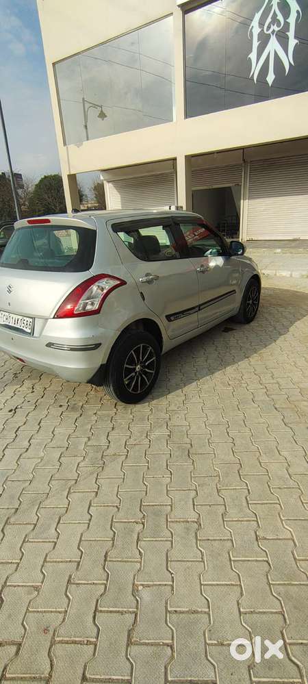 Maruti Suzuki Swift Vxi 1.2 Abs Bs-iv, 2011