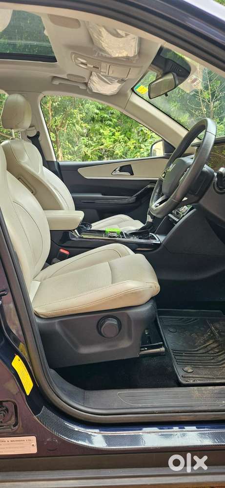 Mahindra Xuv700 2.2 Ax 7 Diesel At Luxury Pack Str Awd, 2022, Diesel
