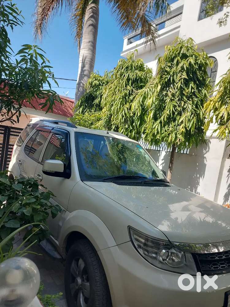 Tata Safari Storme 2015