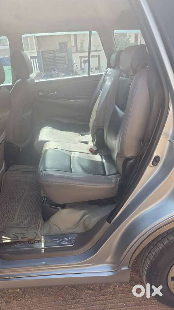 Toyota Innova 2.5 V Diesel 8-seater, 2015, Diesel