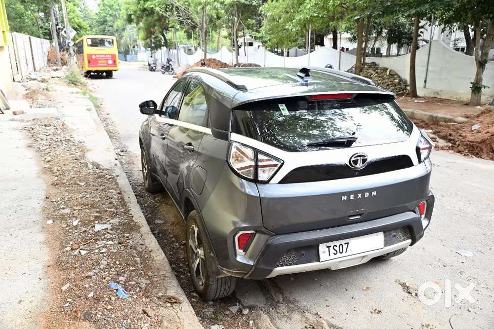 Tata Nexon 2023 Petrol Plus Sunroof Xza + S Top Spec