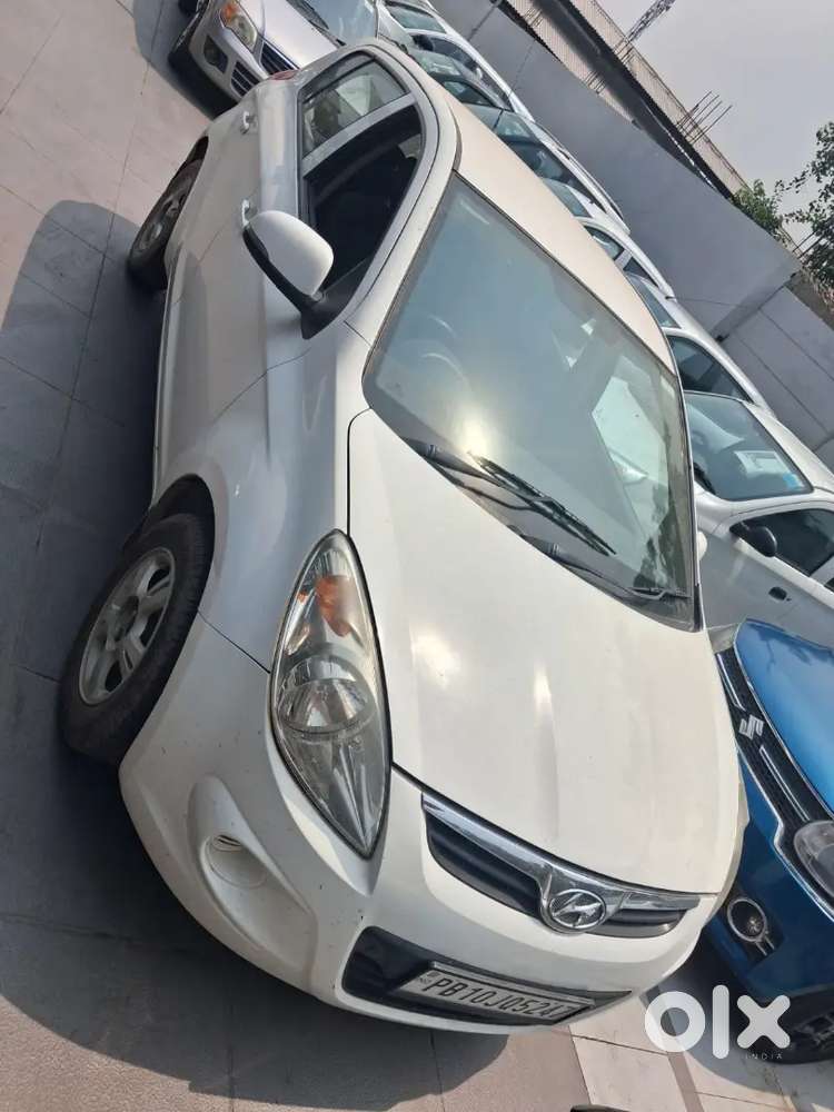 Hyundai I20 Sportz Petrol Manual 2011