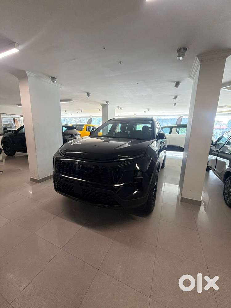 Tata Safari Adventure 2026 Dark Edition