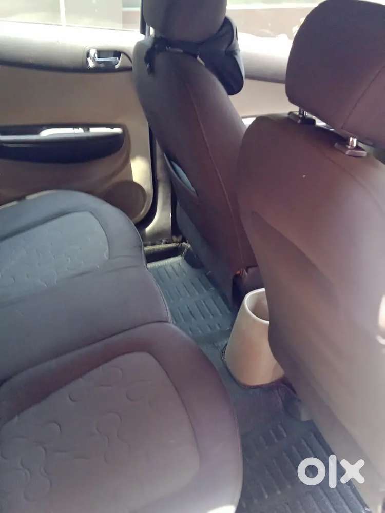 • Hyundai I20 2010 Diesel Well Maintained •
Less Kilometres Driven