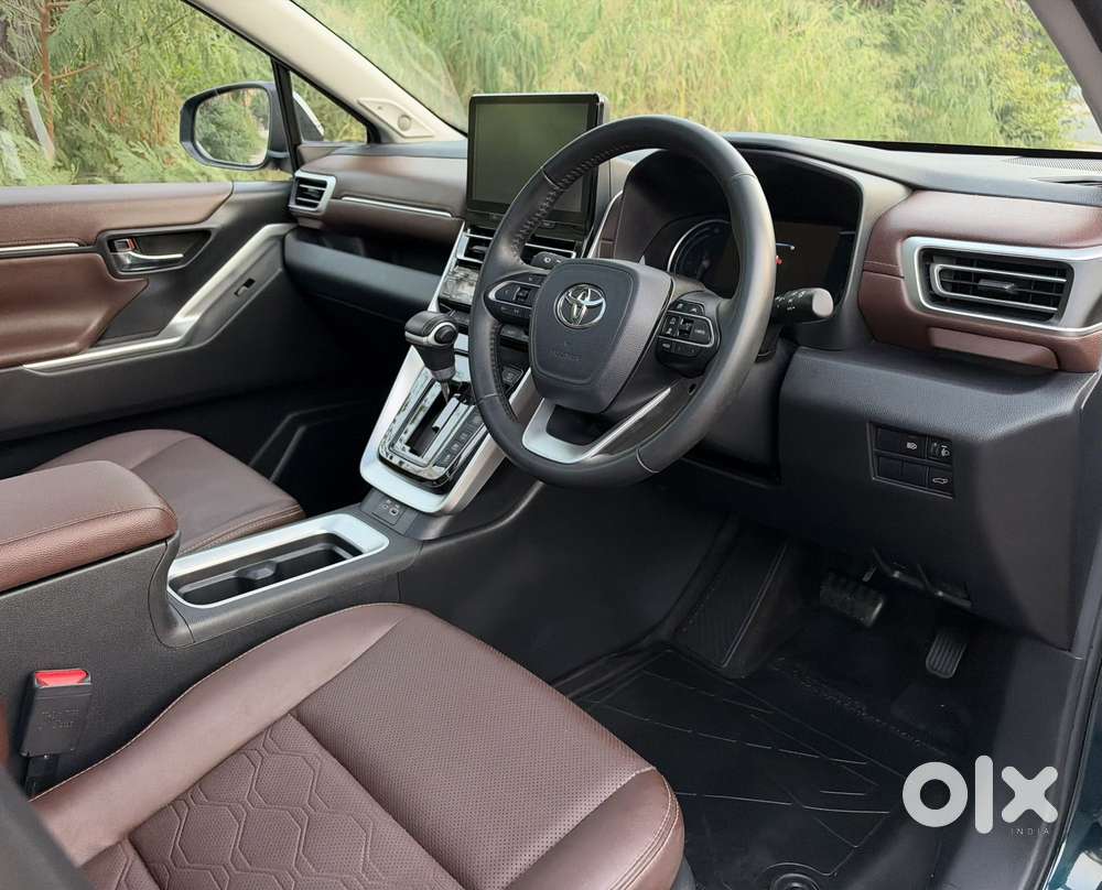 Toyota Innova Hycross 2.0 Zx (o) Hybrid 7 Str, 2024, Petrol