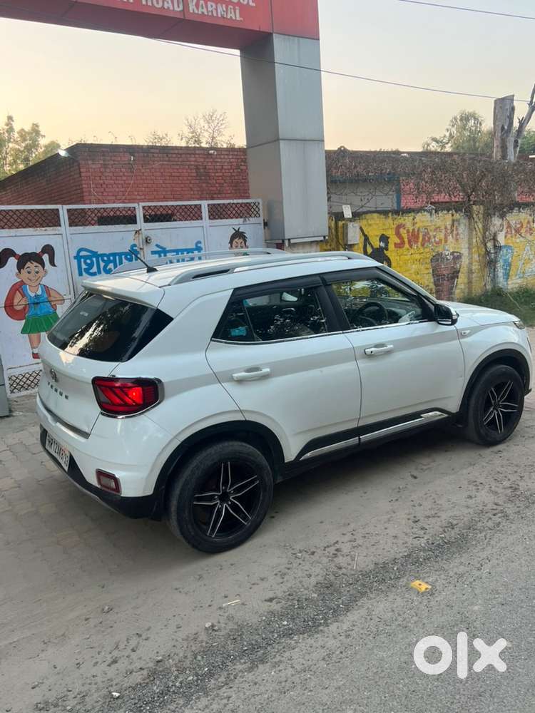Hyundai Venue Petrol Well Maintained Good Condition New Alloy Wheels