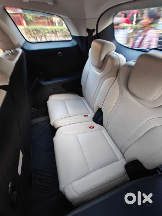 Mahindra Xuv700 2.0 Ax 7 Petrol At Str, 2023, Petrol