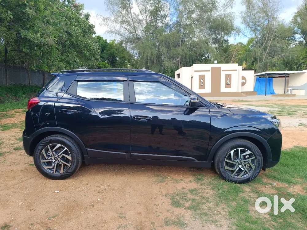 Mahindra Xuv300 W8 (op) Petrol  2023 Showroom History