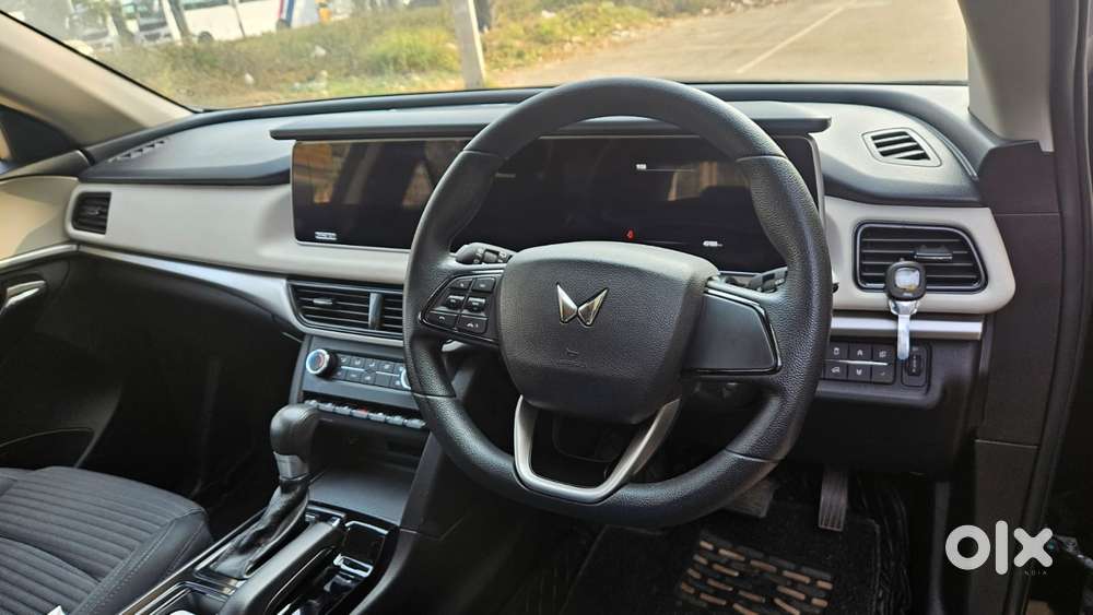 Mahindra Xuv700 2.2 Ax 5 Diesel At Str, 2023, Diesel