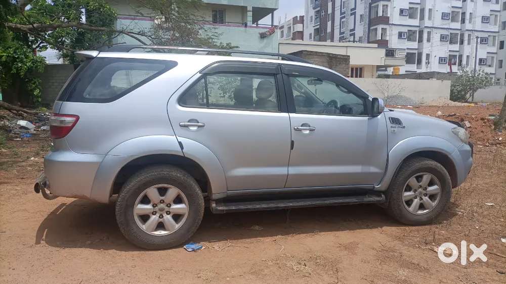 Toyota Fortuner 2010