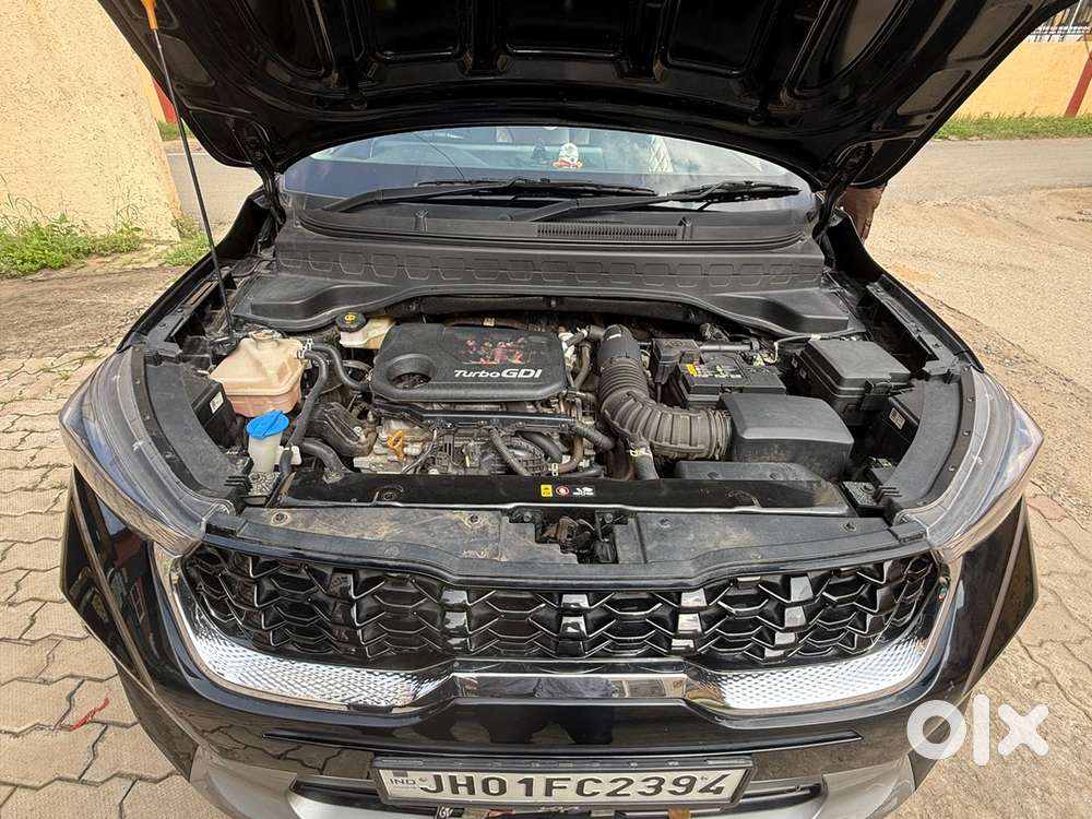 Kia Sonet 2023 Petrol Semi Automatic -black Color With Sunroof