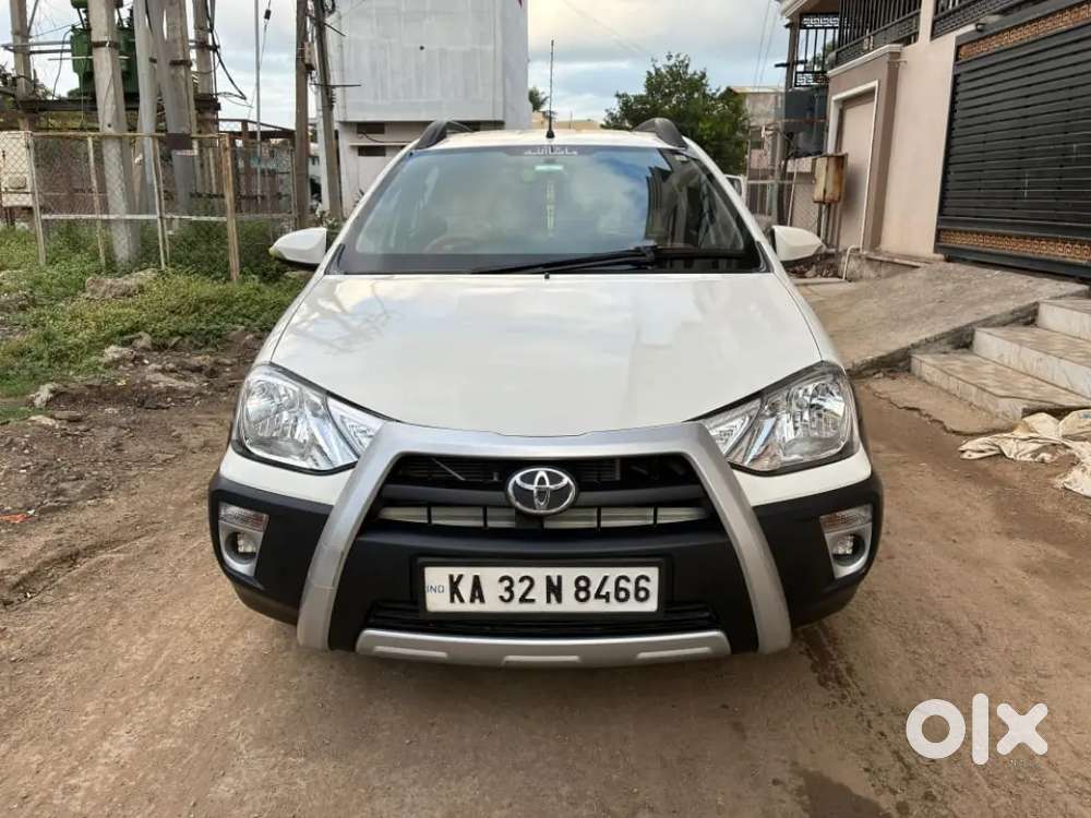 Toyota Etios Cross 2016