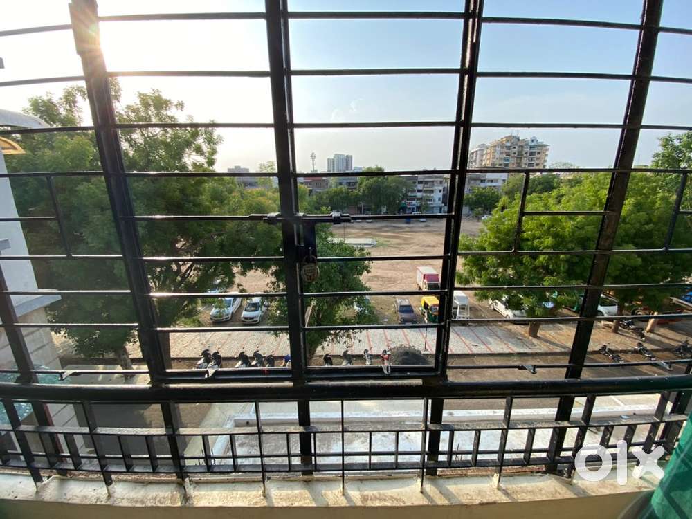 Flat on rent availabe for bachlor and family