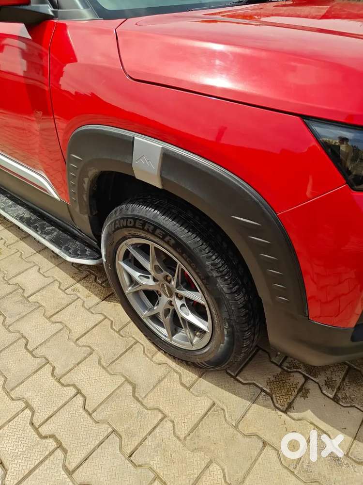 Red Maruti Suzuki Brezza 2024