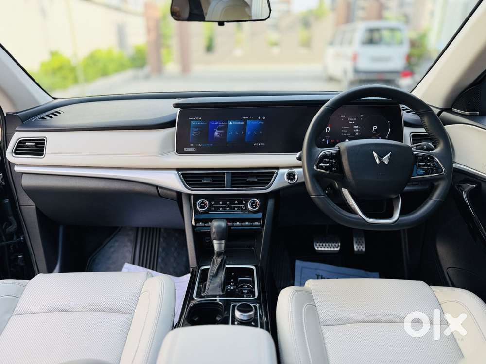 Mahindra Xuv700 2.2 Ax 7 Diesel At Luxury Pack Str, 2024, Diesel
