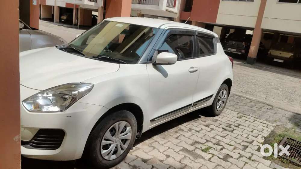 Maruti Swift 2022 First-owner Automatic