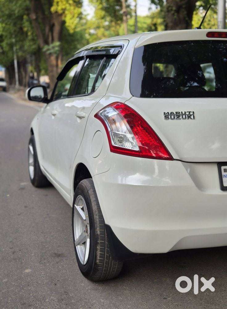 Maruti Suzuki Swift Vxi + Manual, 2014, Petrol